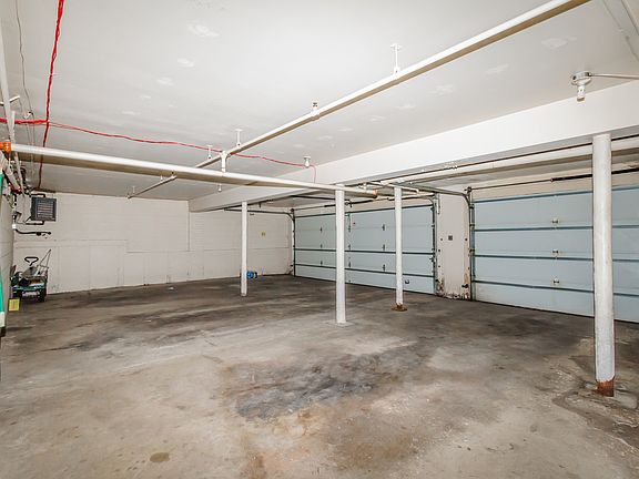 5th image of 4636 Washington St #1A