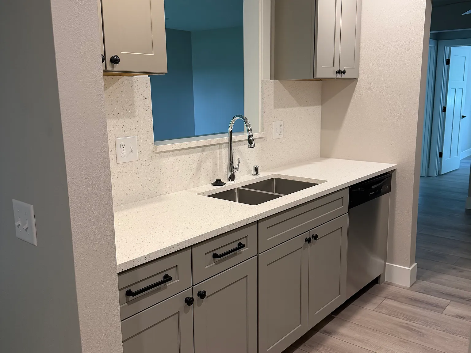 2 bed, 990 sqft, $1,795 — Photo 4