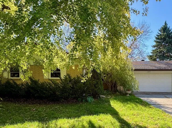 1203 24th Ave S, Moorhead, MN 56560