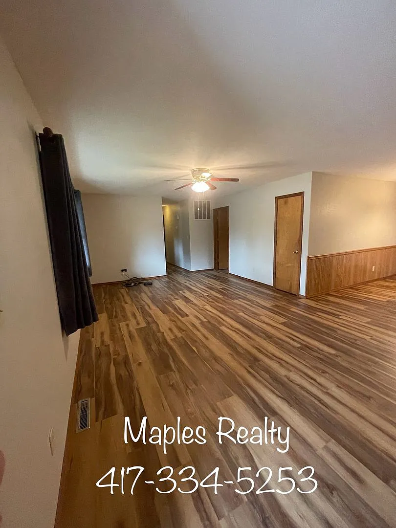 New Listing 3 Bedroom, 2 Bath Home In Rockaway Beach, Mo — Photo 4