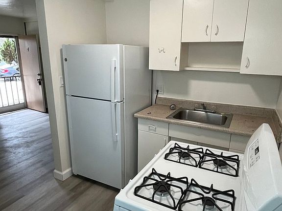 4th image of 2980 Mission Blvd #4