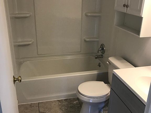 3rd image of 214 Valentine Dr