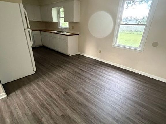 4th image of 327 McCotter Blvd