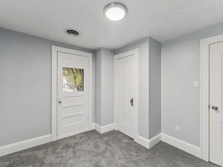 1387 Dietz Ave — Photo 21
