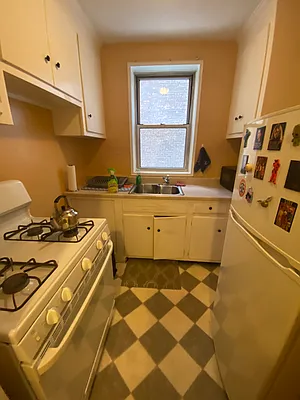 Rented by Standard Living Realty Inc | media 22