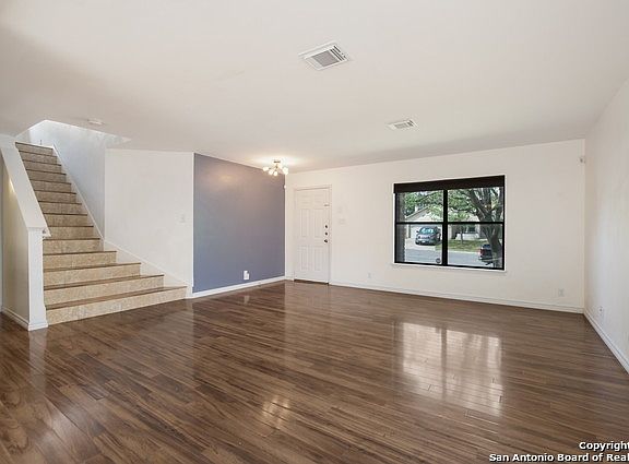 3rd image of 10126 Silverbrook Pl