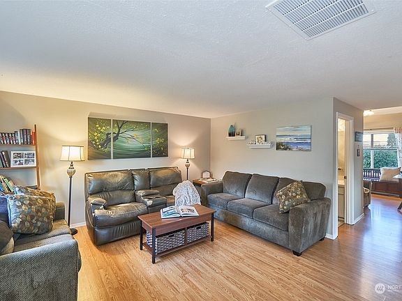 2nd image of 1504 Vista Drive SE