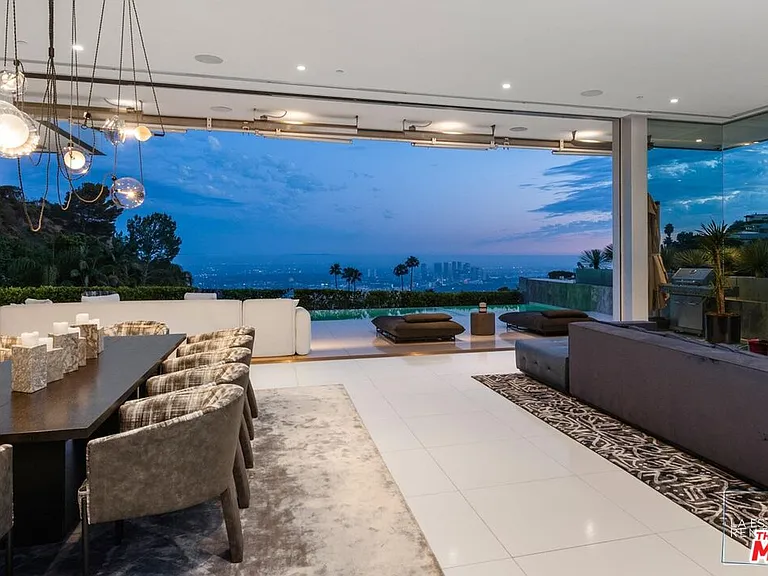 1814 N Doheny Dr — Photo 12