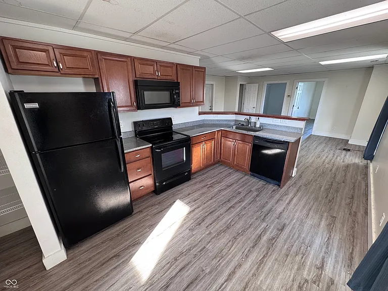 91 N Maple St — Photo 3