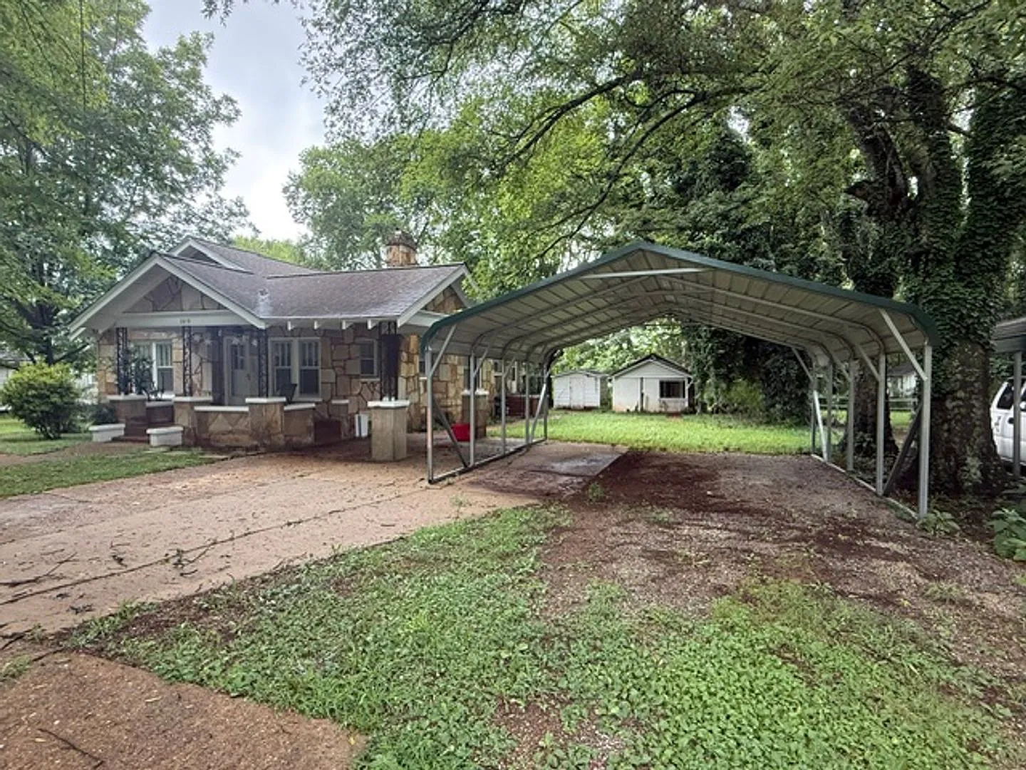 Elegant, well maintained home in a quiet neighborhood — Photo 1