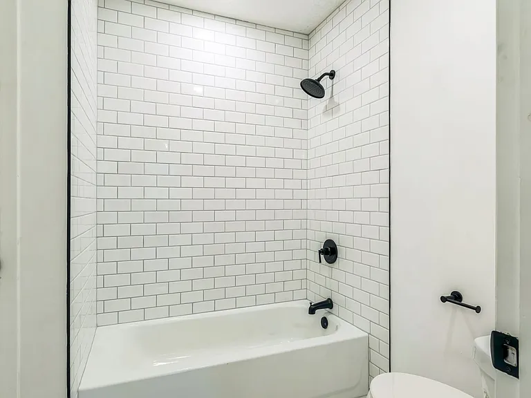 Sunset Rock Apartments — Photo 21