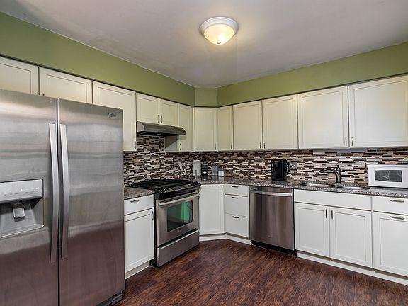3rd image of 1800 W Quilling Dr
