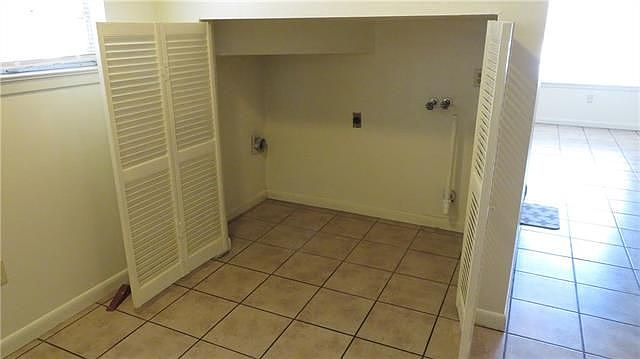2nd image of 4521 Yale St APT A