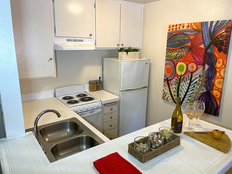 The Ray Apartments — Photo 12