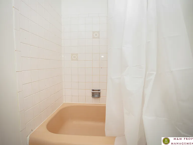227 Des Plaines — Photo 22