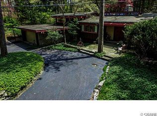 1 Pine Needles Dr, Pittsford, NY 14534