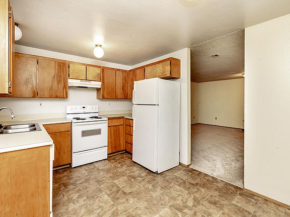 4th image of 9617 10th Ave E APT 4