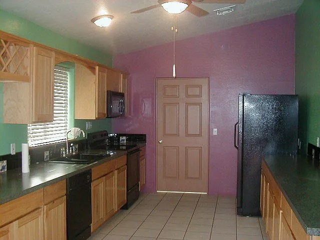 3 bed, 2.0 bath, 1686 sqft, $1,999 — Photo 2