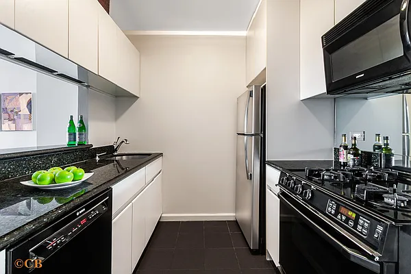 Rented by AVENUE 8 INC | media 3