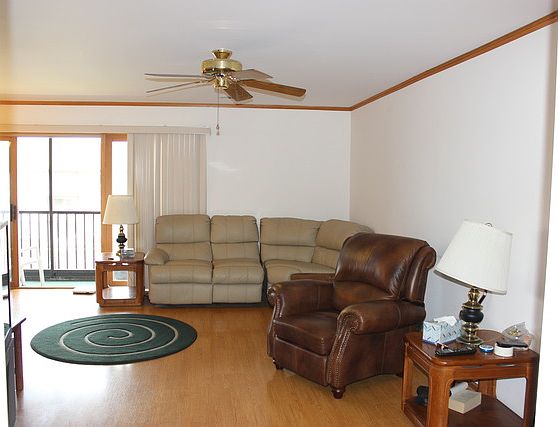 5th image of 5032 W Circle Dr #206