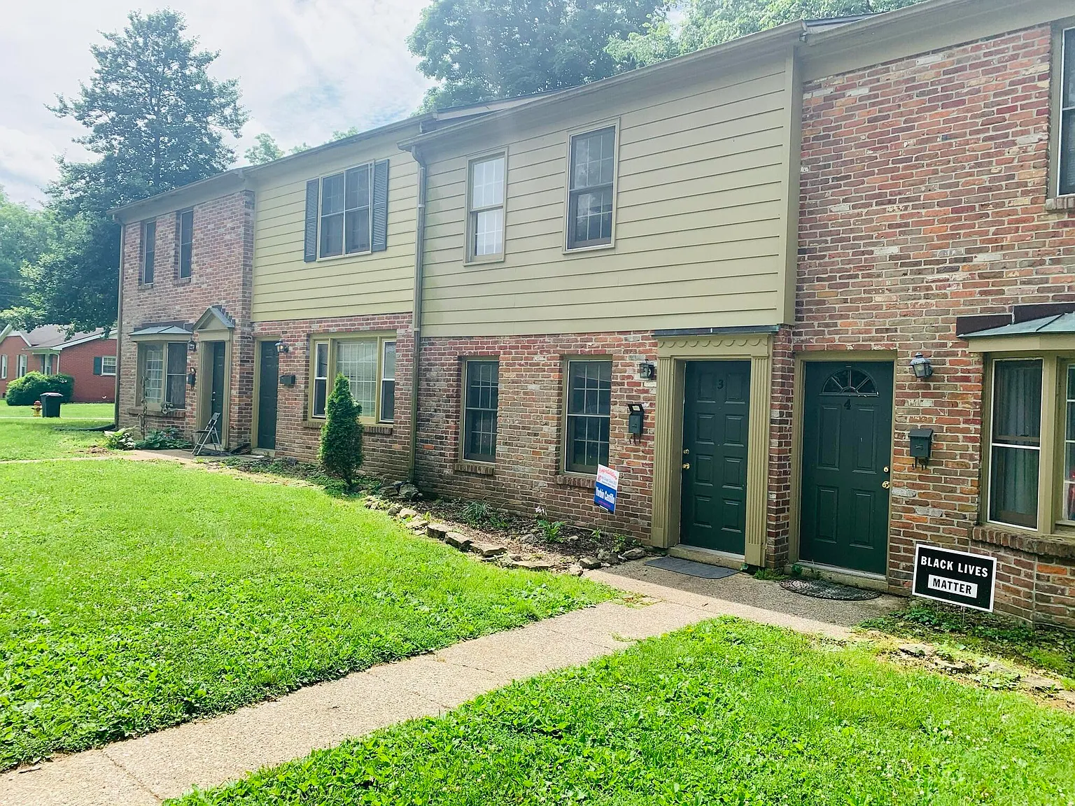 2 bed, 1.5 bath, 1017 sqft, $1,090 — Photo 2