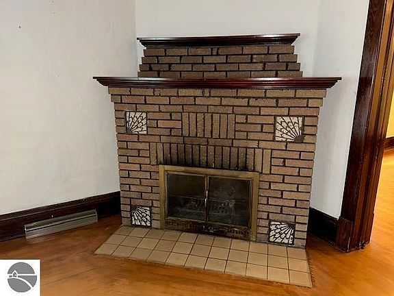 4th image of 435 E Nelson St