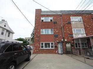 727 Saint Ouen St, Bronx, NY 10470