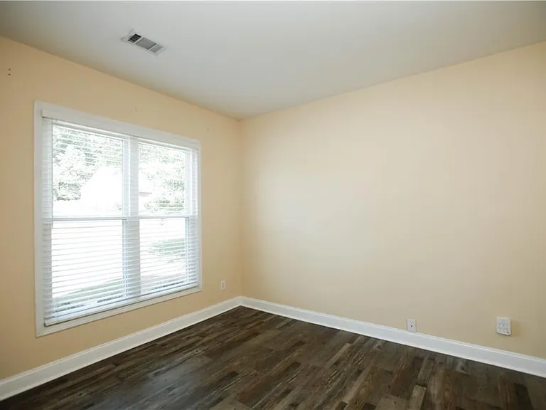 1005 Landover Xing — Photo 23
