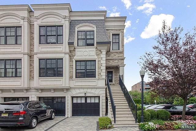 1st image of 23 Marquis Ct
