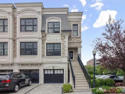 23 Marquis Ct, Edgewater, NJ, 07020