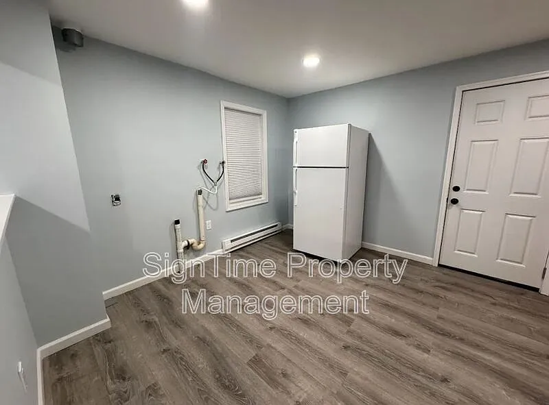 2 bed, 1.0 bath, 900 sqft, $1,300 — Photo 3