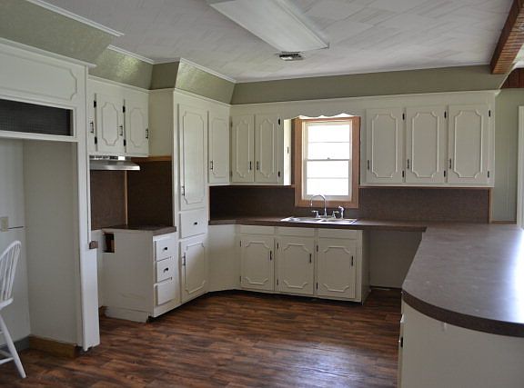 3rd image of 107 E 151st St