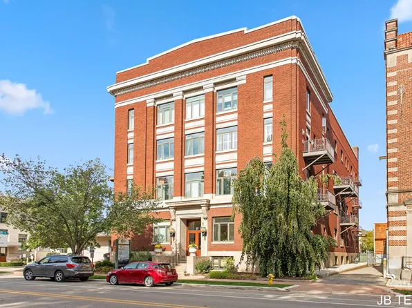 17 W 10th St Unit 220, Holland, MI 49423