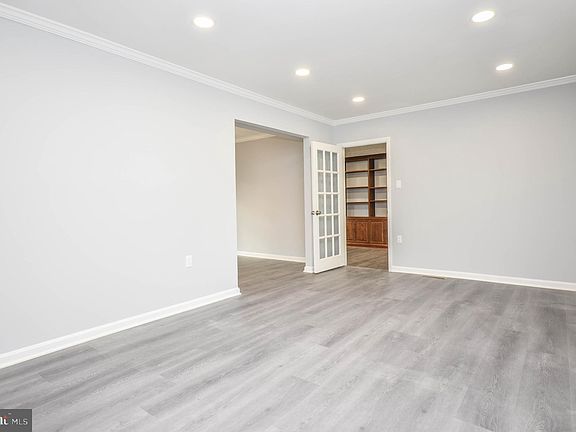 3rd image of 8218 Sherbrooke Ct