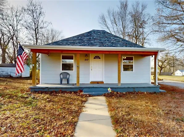 717 N Adams St, Nevada, MO 64772