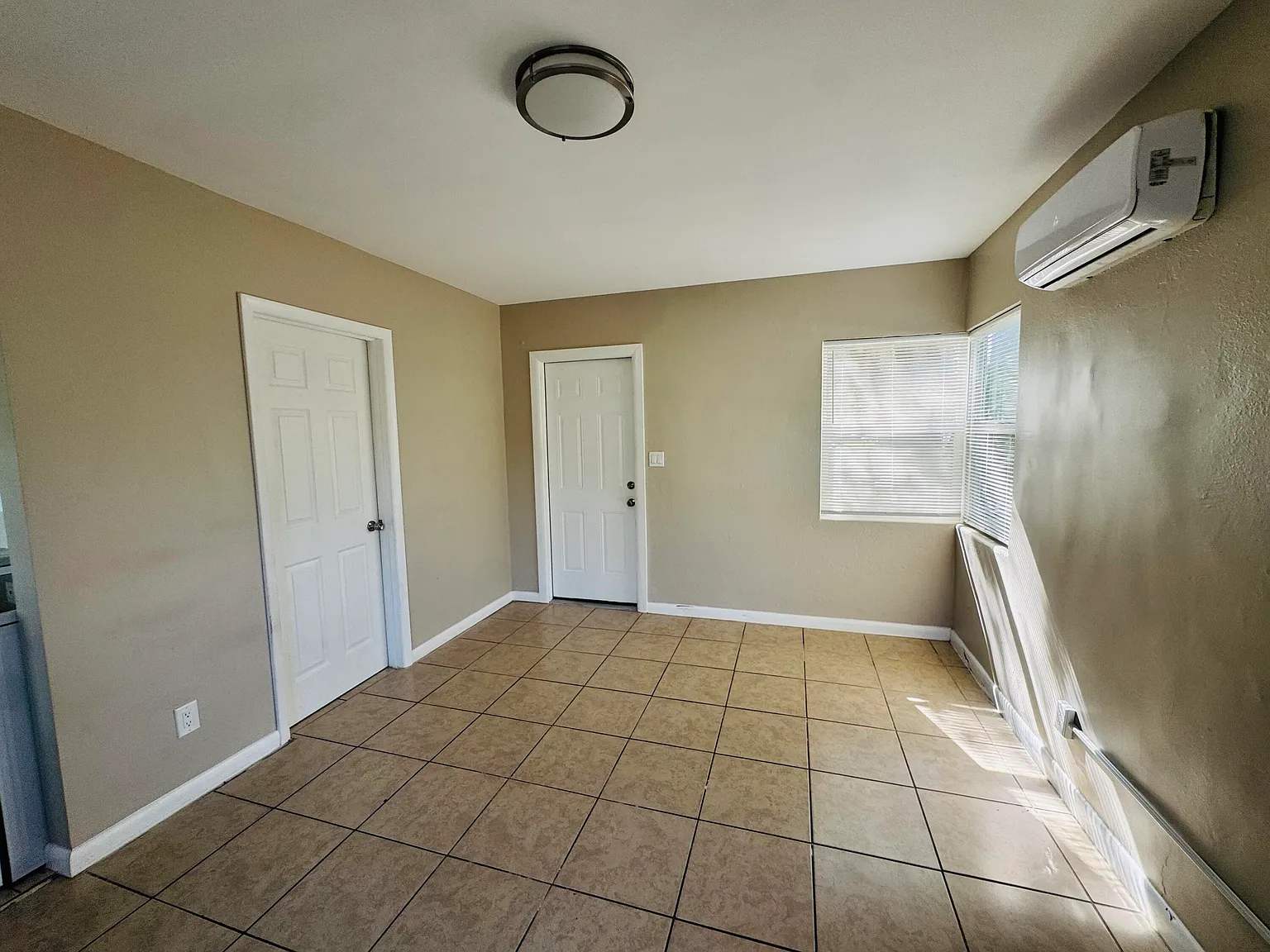 1 bed, 1.0 bath, 950 sqft, $1,200 — Photo 2