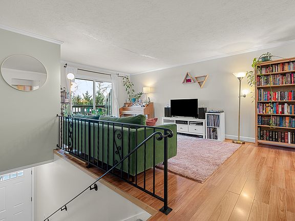 3rd image of 1025 SW Bertha Blvd APT 3
