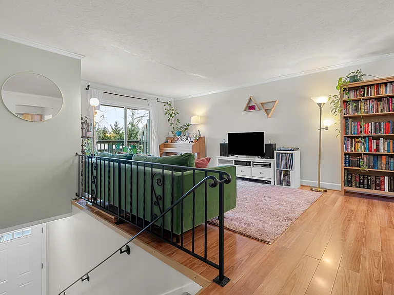 1025 SW Bertha Blvd #3 — Photo 3