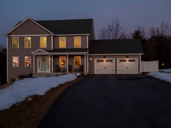 45 Marigold Way, Hooksett, NH 03106