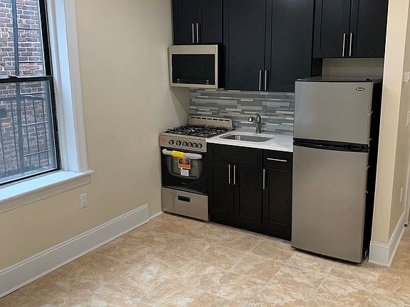 3rd image of 106 Glenwood Ave APT 303