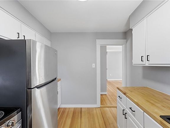 5th image of 33 Laura St Unit 2