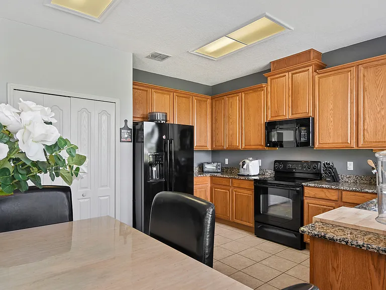12713 Grovehurst Ave — Photo 8