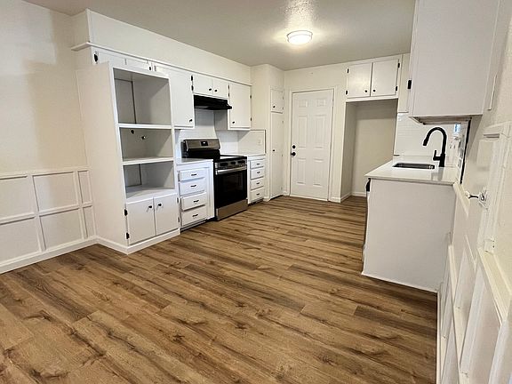 2nd image of 2422 NW 43rd Cir