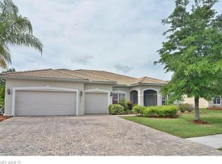 2211 Grove Dr, Naples, FL 34120