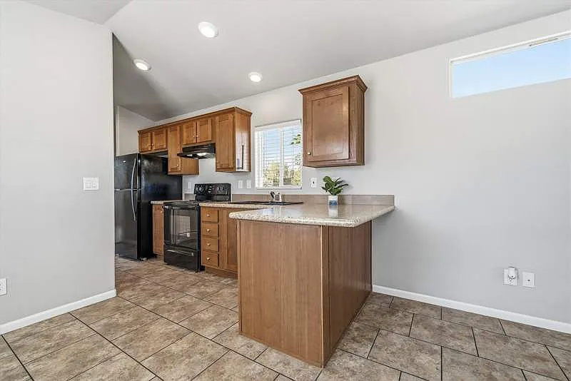 1 bed, 1.0 bath, 385 sqft, $800 — Photo 3
