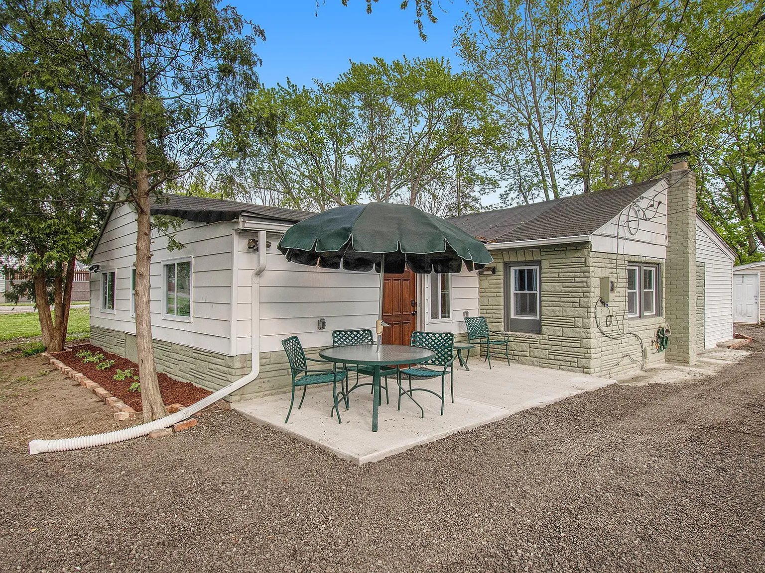 Bessie St, Auburn Hills — Photo 1