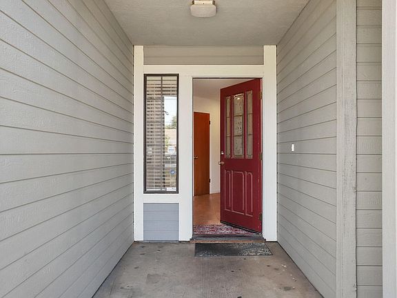 4th image of 1016 Sanford Pl