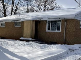 3944 Ewings Rd, Lockport, NY 14094