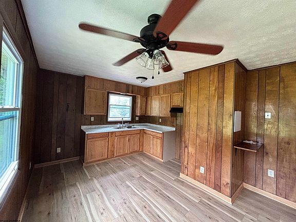 3rd image of 98 2nd St
