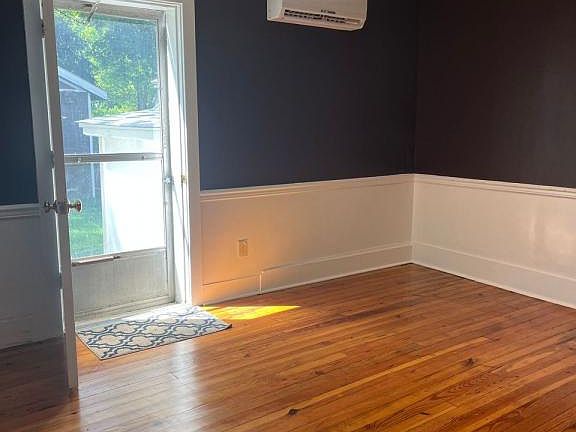 3rd image of 6920 Maryland Ave